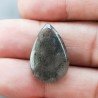 Pietra di Sole Nera Naturale Forma Goccia Piatto Cabochon Liscio Fatto a Mano 22X14X5mm 2,62gm 1pz