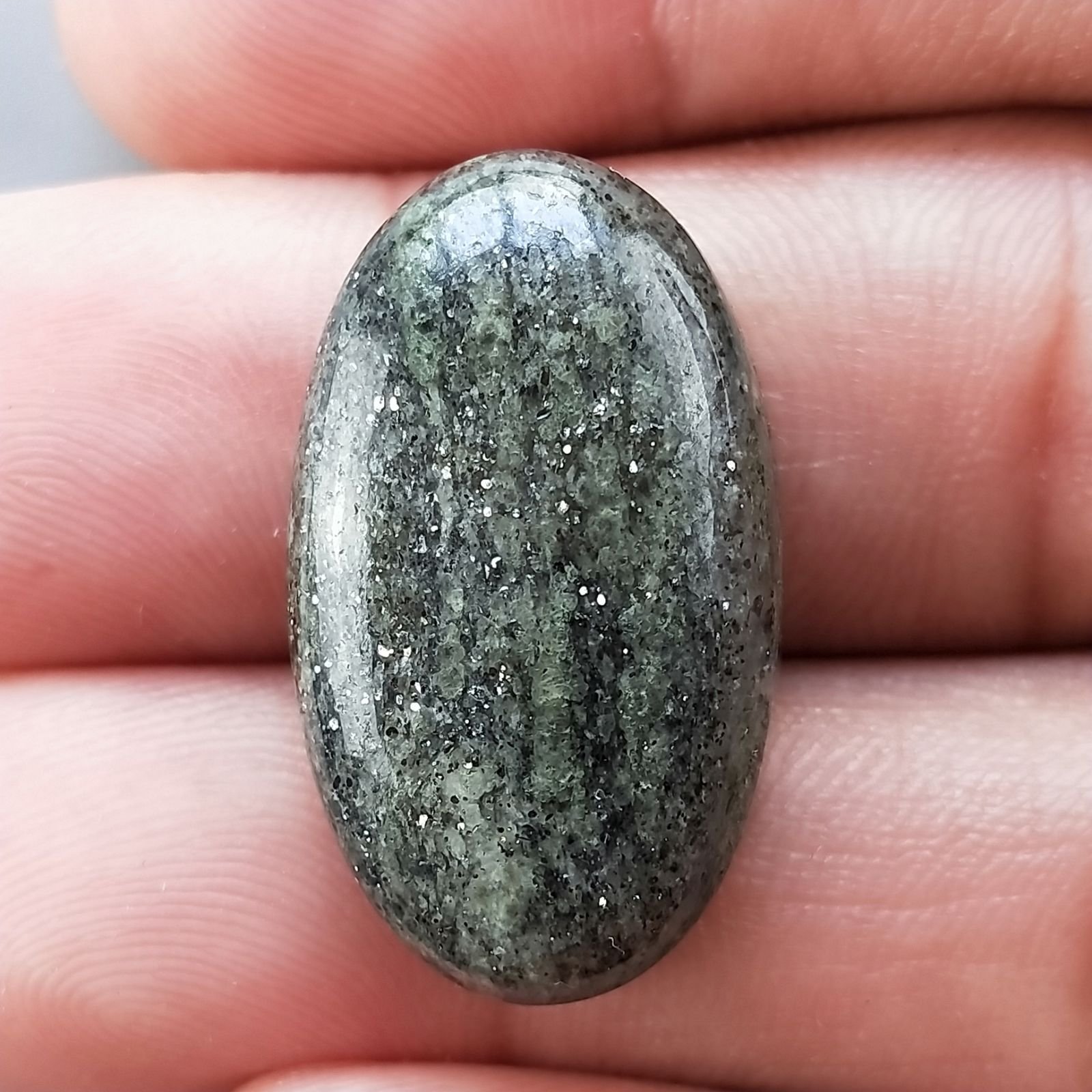 Pietra di Sole Nera Naturale Forma Ovale Piatto Cabochon Liscio Fatto a Mano 27X16X7mm 5,50gm 1pz