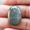 Pietra di Sole Nera Naturale Forma Ovale Piatto Cabochon Liscio Fatto a Mano 26X18X6mm 5,35gm 1pz
