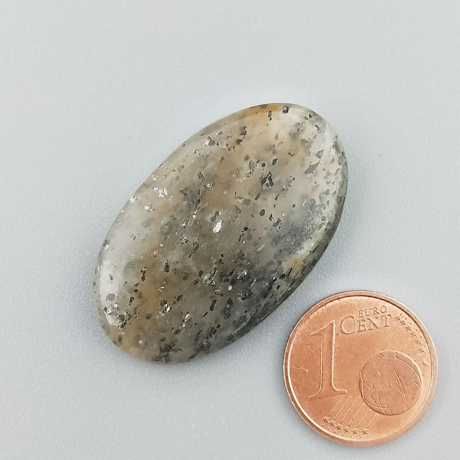 Pietra di Sole Nera Naturale Forma Ovale Piatto Cabochon Liscio Fatto a Mano 33X19X5mm 6,15gm 1pz