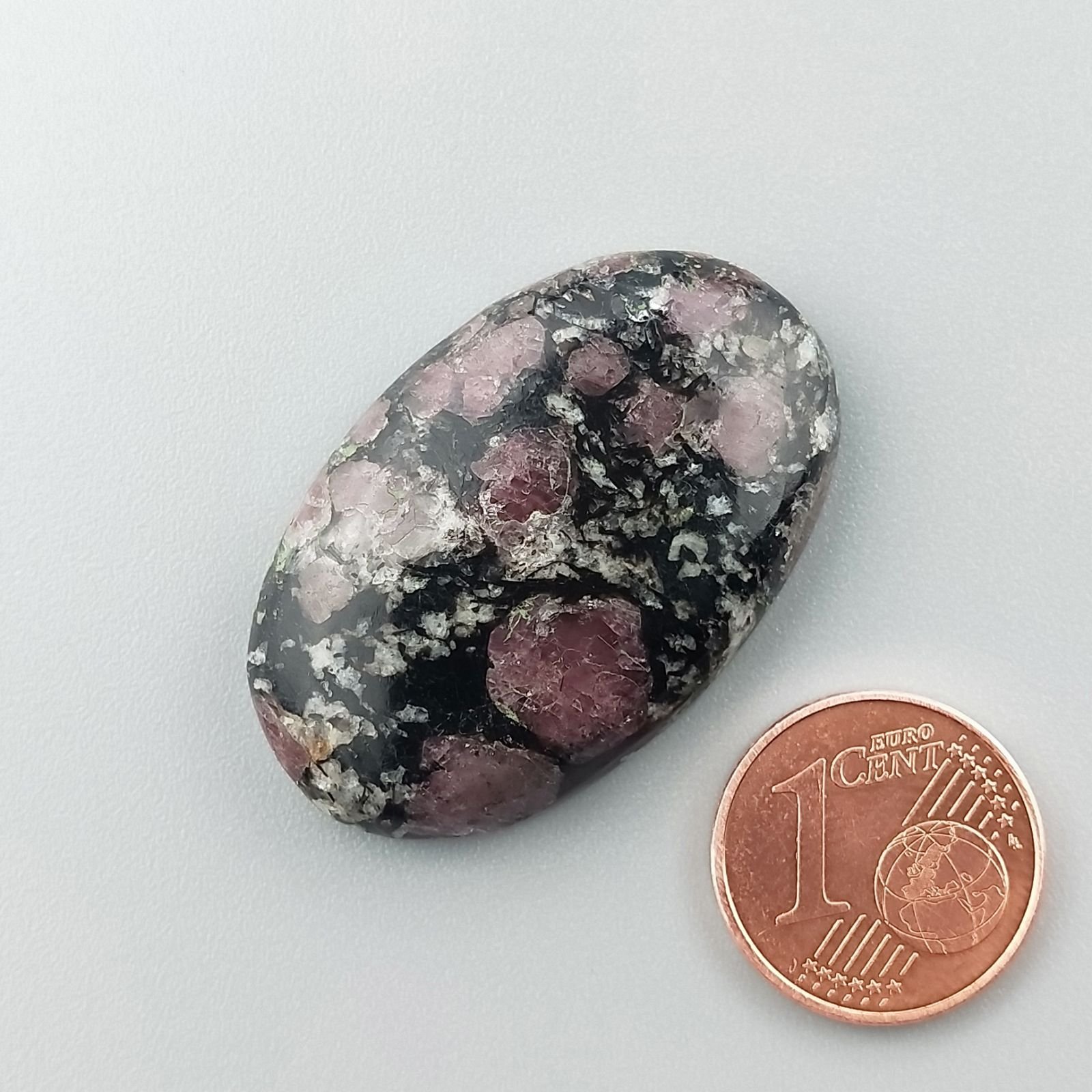 Pietra Eudialite Naturale Forma Ovale Piatto Cabochon Liscio Fatto a Mano 34X21X7mm 10,70gm 1pz