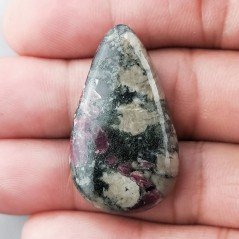 Cabochon di Pietra Eudialite Naturale Goccia, Piatto e Liscio, 36x21x6 mm, 7,80 g, Fatto a Mano Cabochon di Pietra Eudialite Naturale Goccia, Piatto e Liscio, 36x21x6 mm, 7,80 g, Fatto a Mano