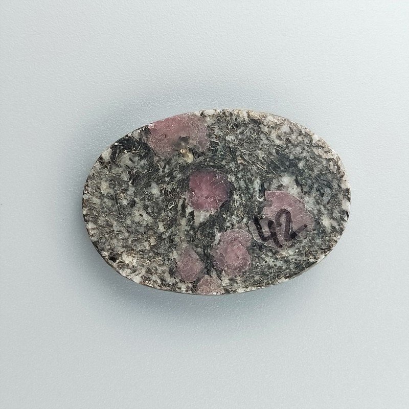 Pietra Eudialite Naturale Forma Ovale Piatto Cabochon Liscio Fatto a Mano 38X27X6mm 12,60gm 1pz