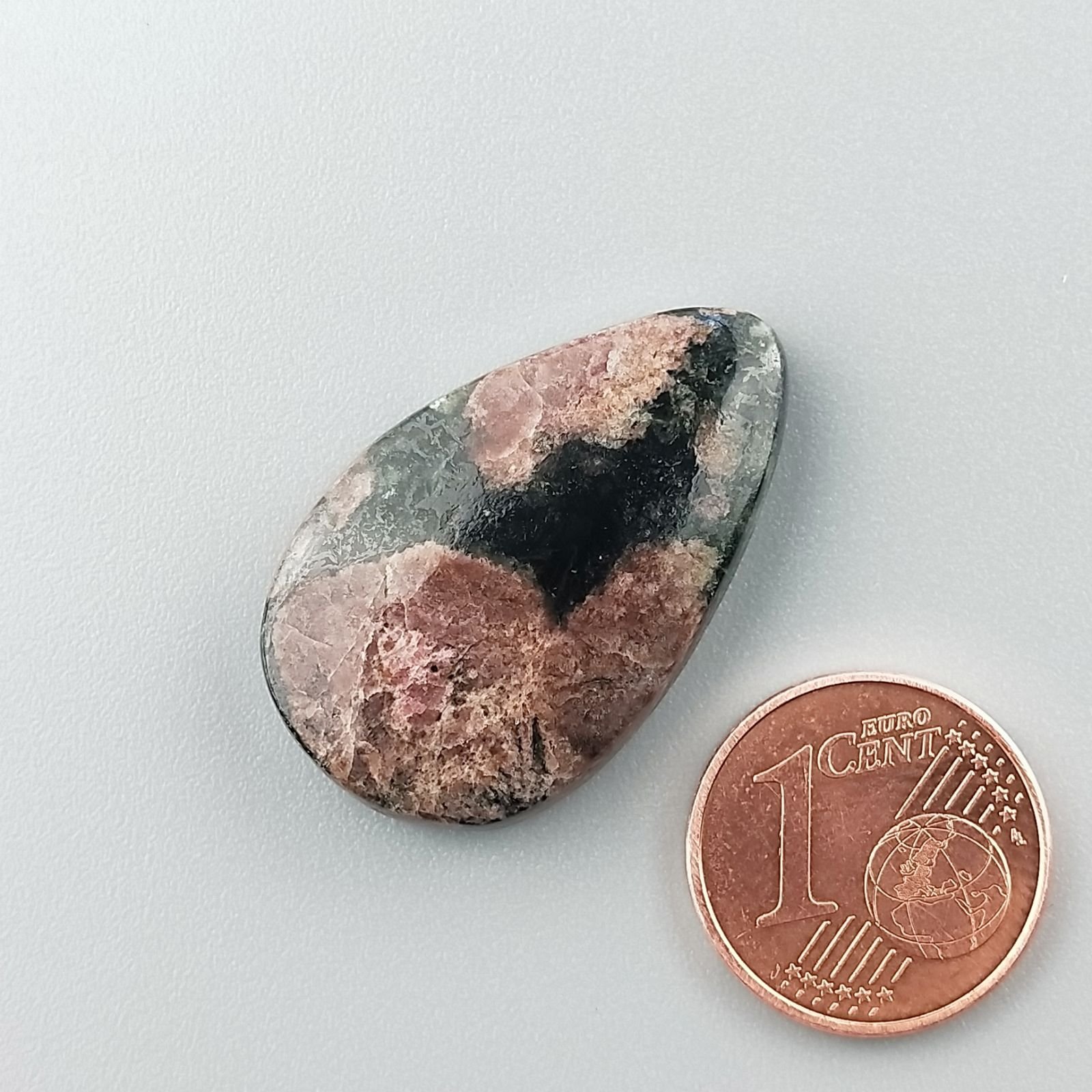 Pietra Eudialite Naturale Forma Goccia Piatto Cabochon Liscio Fatto a Mano 28X17X6mm 5,50gm 1pz