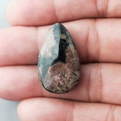 Cabochon di Pietra Eudialite Naturale Goccia, Piatto e Liscio, 28x17x6 mm, 5,50 g, Fatto a Mano Cabochon di Pietra Eudialite Naturale Goccia, Piatto e Liscio, 28x17x6 mm, 5,50 g, Fatto a Mano