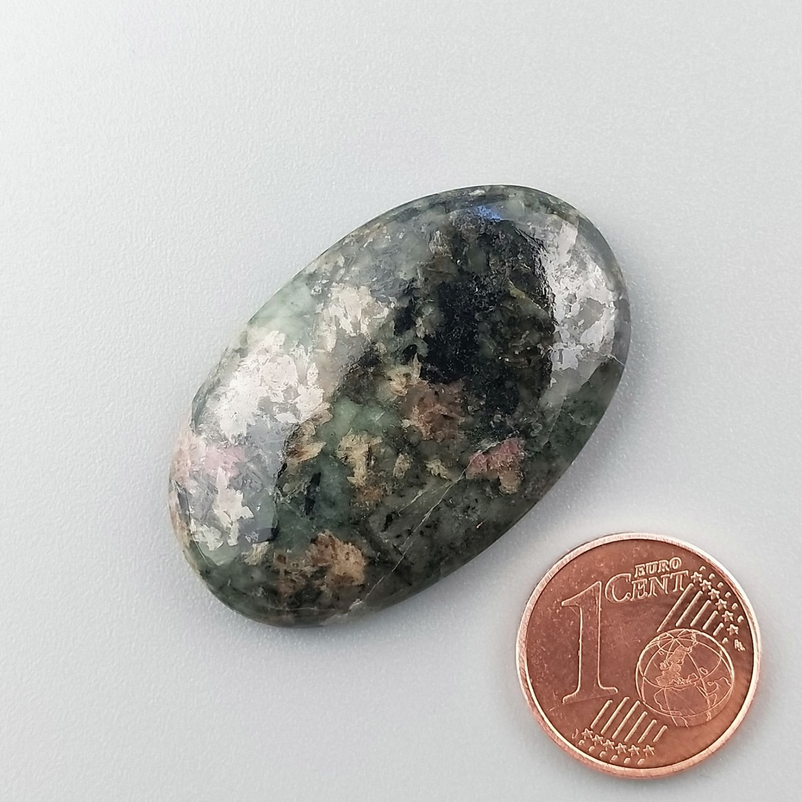 Pietra Eudialite Naturale Forma Ovale Piatto Cabochon Liscio Fatto a Mano 35X22X6mm 9,45gm 1pz