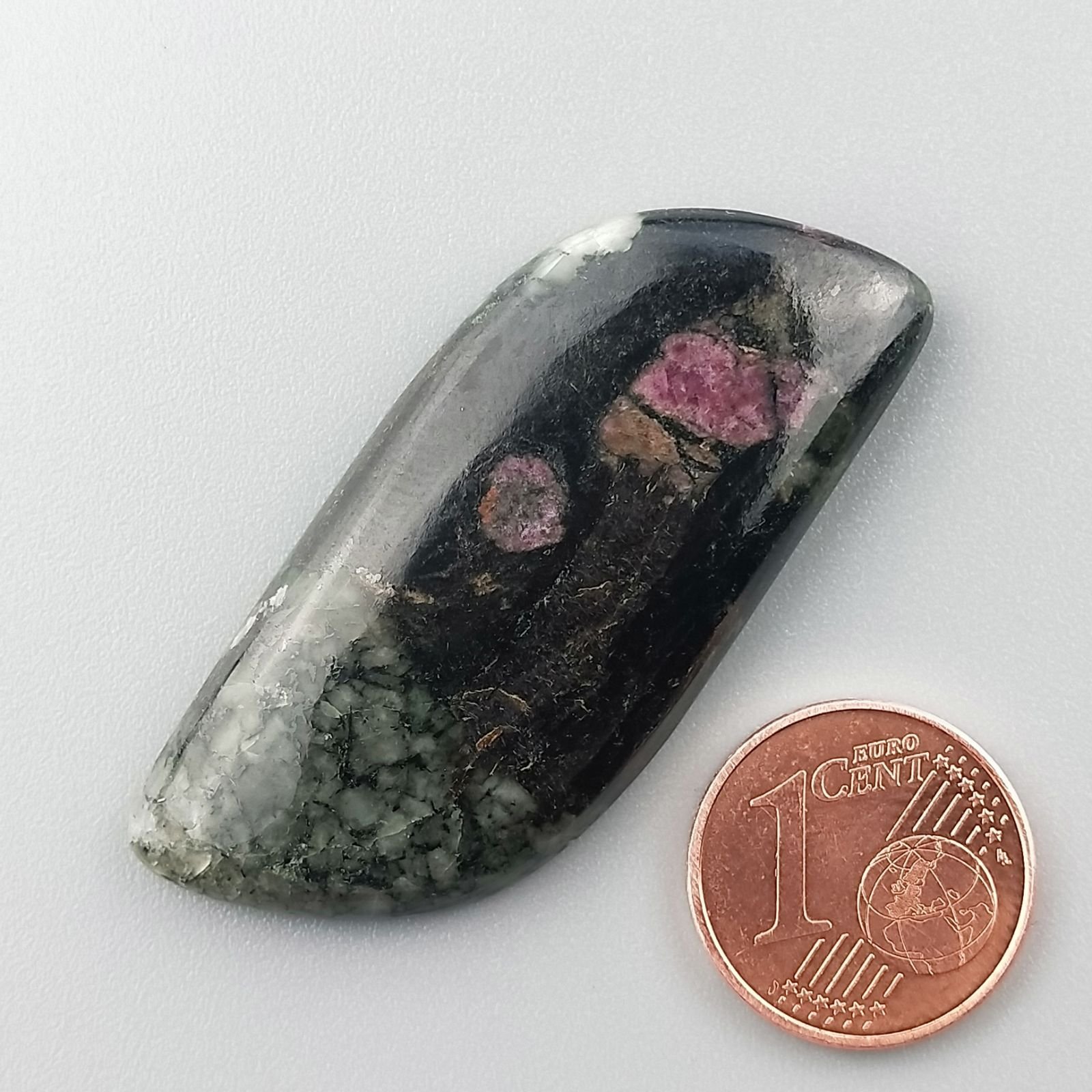 Pietra Eudialite Naturale Forma Fantasia Piatto Cabochon Liscio Fatto a Mano 45X20X5mm 10,05gm 1pz