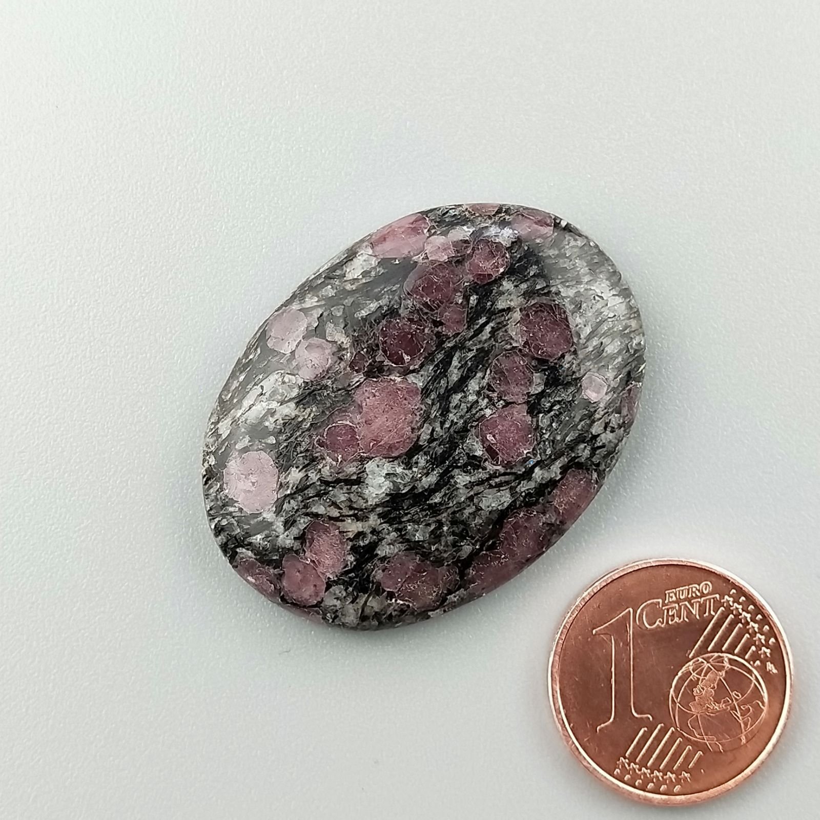 Pietra Eudialite Naturale Forma Ovale Piatto Cabochon Liscio Fatto a Mano 32X24X5mm 8,60gm 1pz