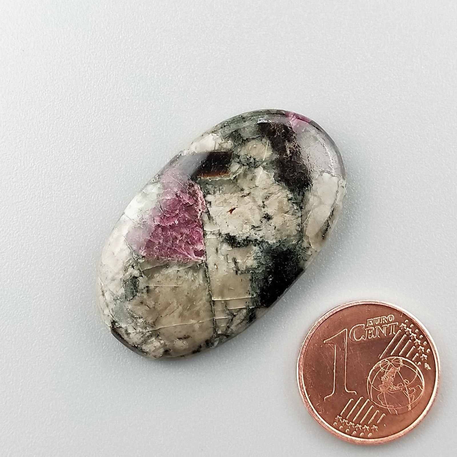 Pietra Eudialite Naturale Forma Ovale Piatto Cabochon Liscio Fatto a Mano 33X20X5mm 6,80gm 1pz