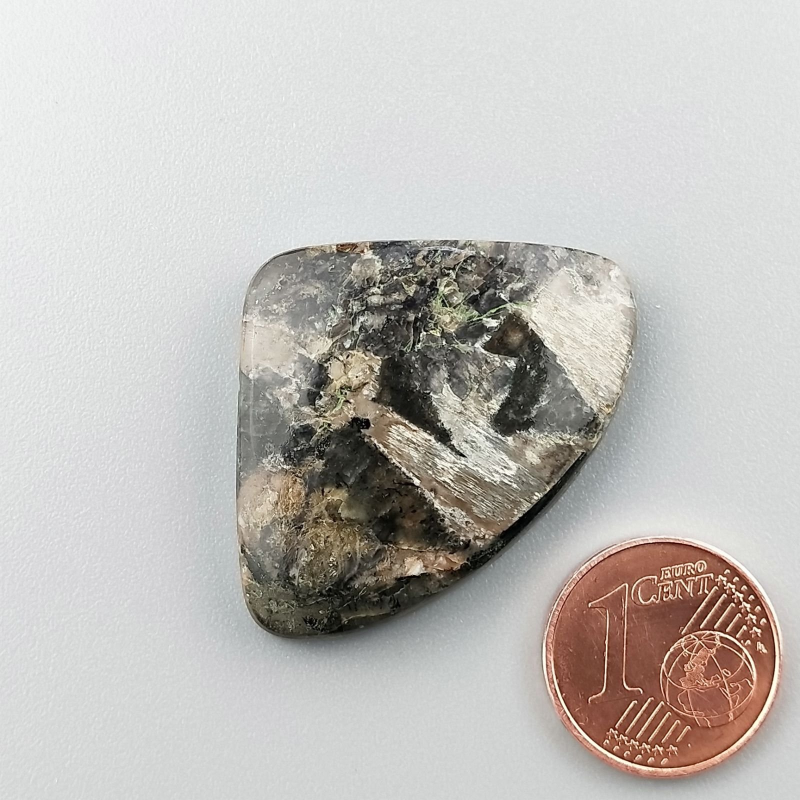 Pietra Eudialite Naturale Forma Fantasia Piatto Cabochon Liscio Fatto a Mano 34X25X5mm 7,25gm 1pz