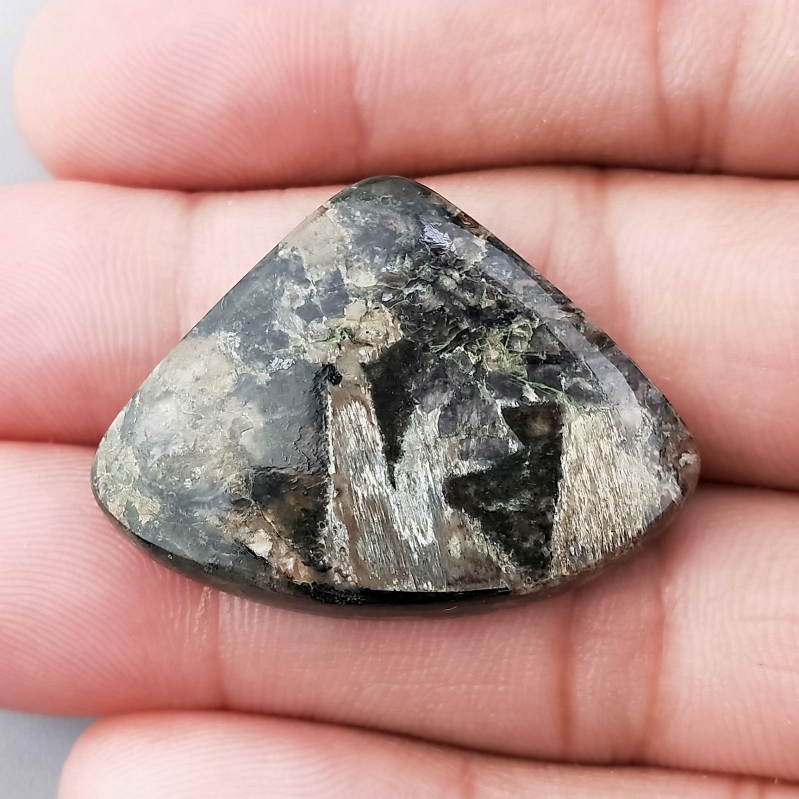 Pietra Eudialite Naturale Forma Fantasia Piatto Cabochon Liscio Fatto a Mano 34X25X5mm 7,25gm 1pz