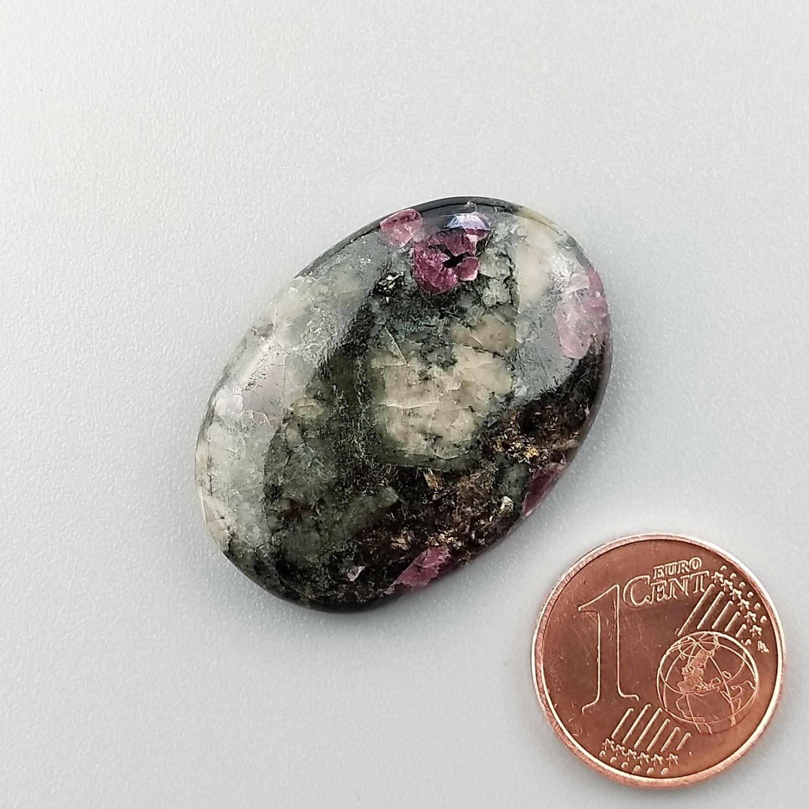 Pietra Eudialite Naturale Forma Ovale Piatto Cabochon Liscio Fatto a Mano 30X21X6mm 7,00gm 1pz