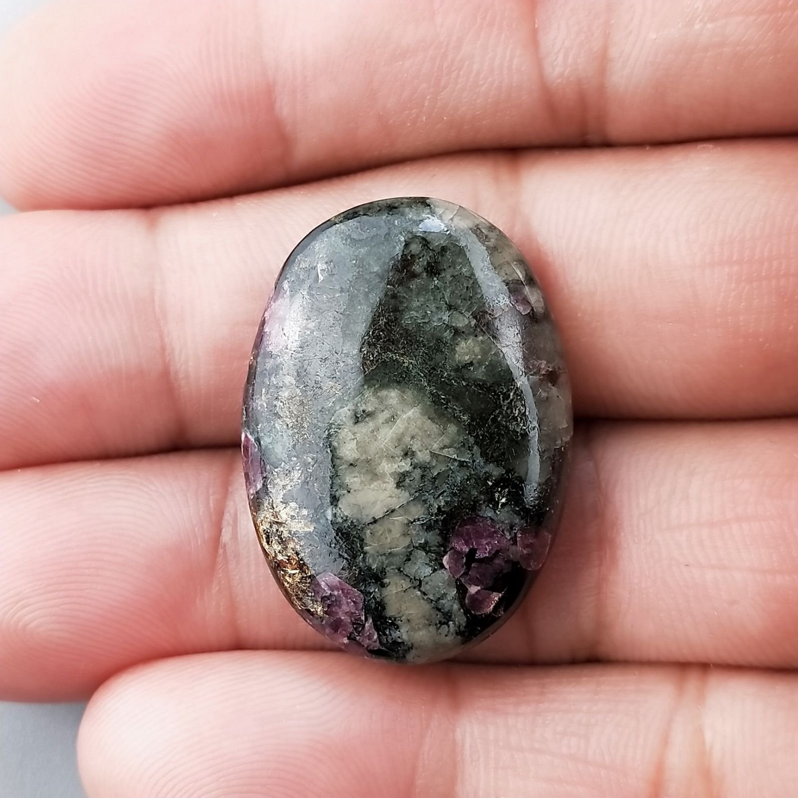 Pietra Eudialite Naturale Forma Ovale Piatto Cabochon Liscio Fatto a Mano 30X21X6mm 7,00gm 1pz