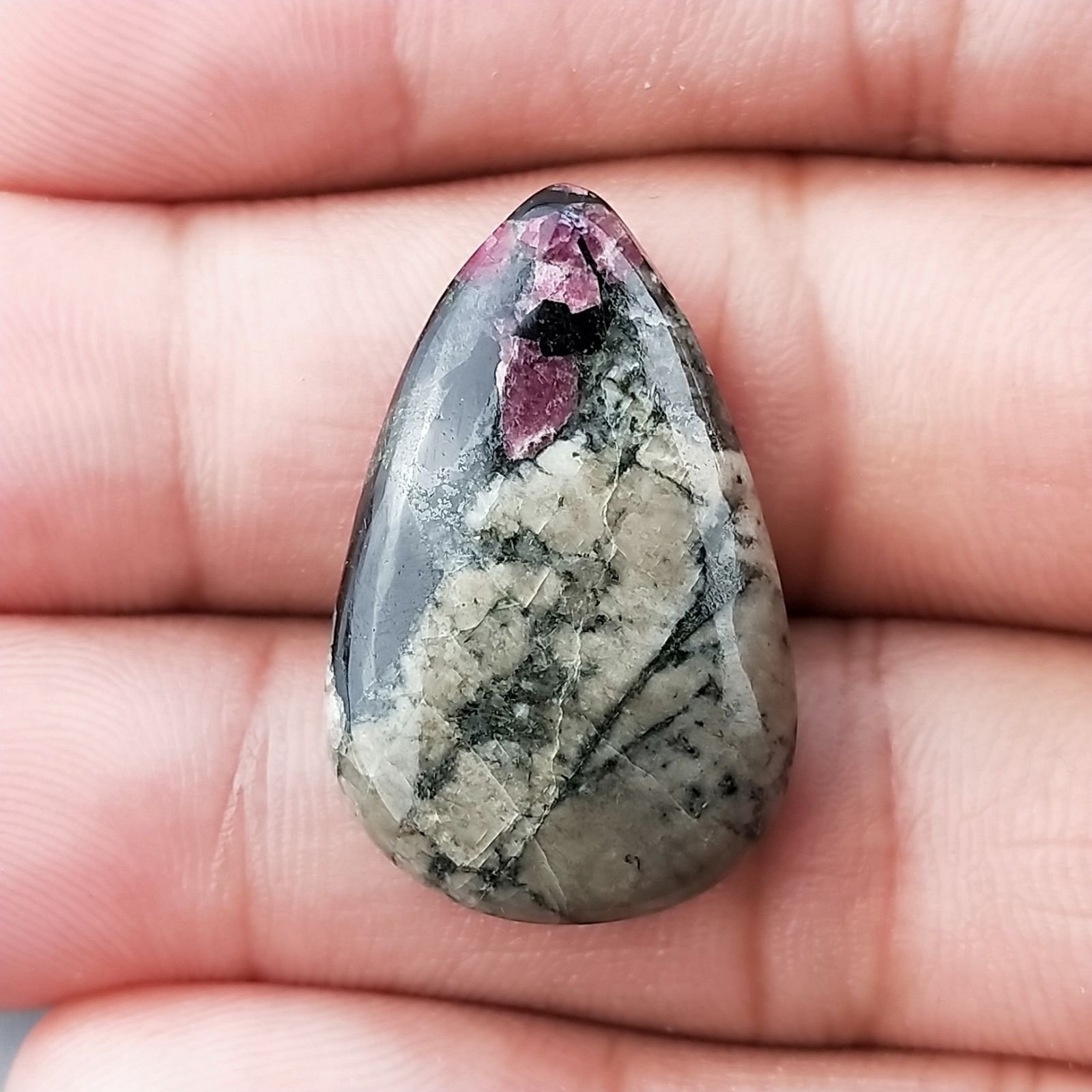 Pietra Eudialite Naturale Forma Goccia Piatto Cabochon Liscio Fatto a Mano 28X18X6mm 5,20gm 1pz