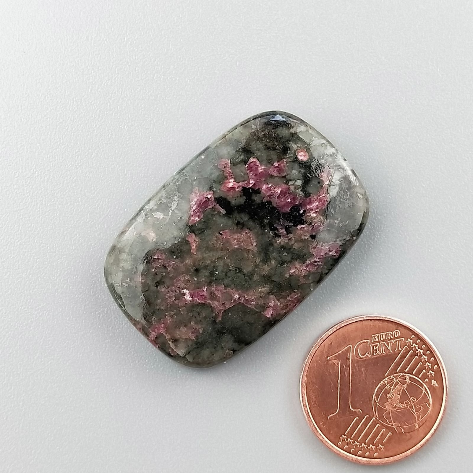 Pietra Eudialite Naturale Forma Cuscino Piatto Cabochon Liscio Fatto a Mano 29X19X6mm 7,50gm 1pz