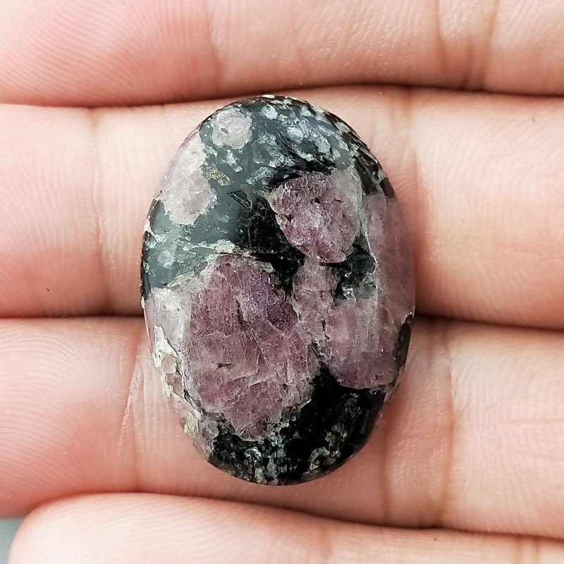 Pietra Eudialite Naturale Forma Ovale Piatto Cabochon Liscio Fatto a Mano 30X21X4mm 5,90gm 1pz
