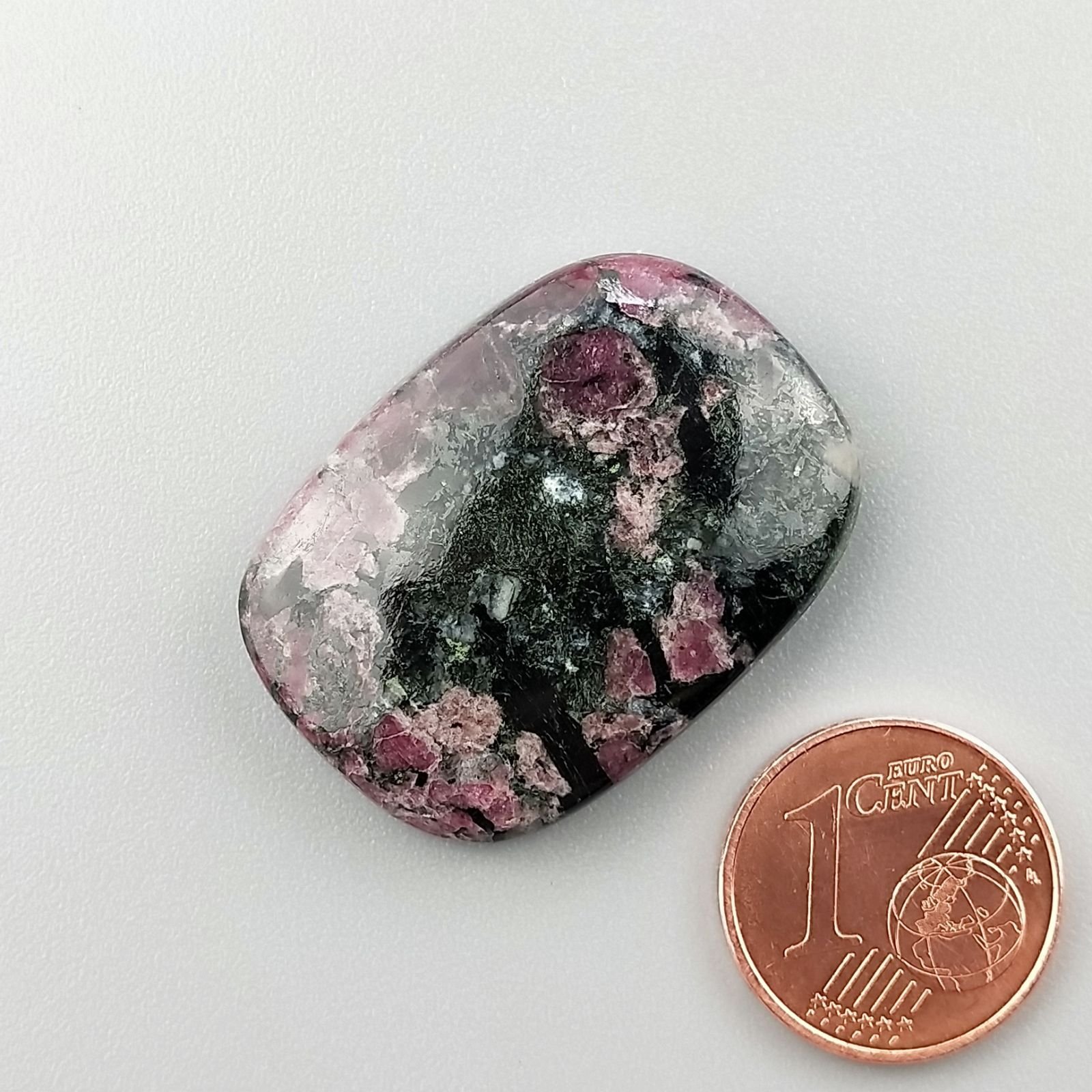 Pietra Eudialite Naturale Forma Cuscino Piatto Cabochon Liscio Fatto a Mano 29X21X6mm 8,30gm 1pz