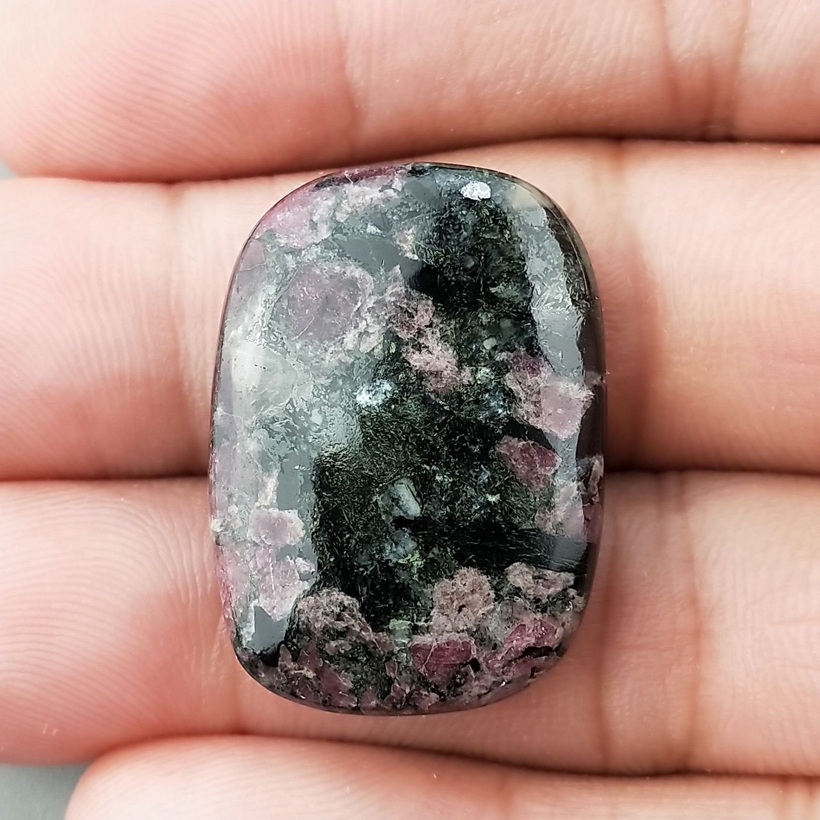 Pietra Eudialite Naturale Forma Cuscino Piatto Cabochon Liscio Fatto a Mano 29X21X6mm 8,30gm 1pz