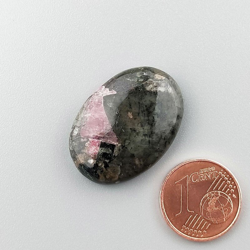 Cabochon di Pietra Eudialite Naturale Ovale, Piatto e Liscio, 26x18x5 mm, 5,00 g, Fatto a Mano