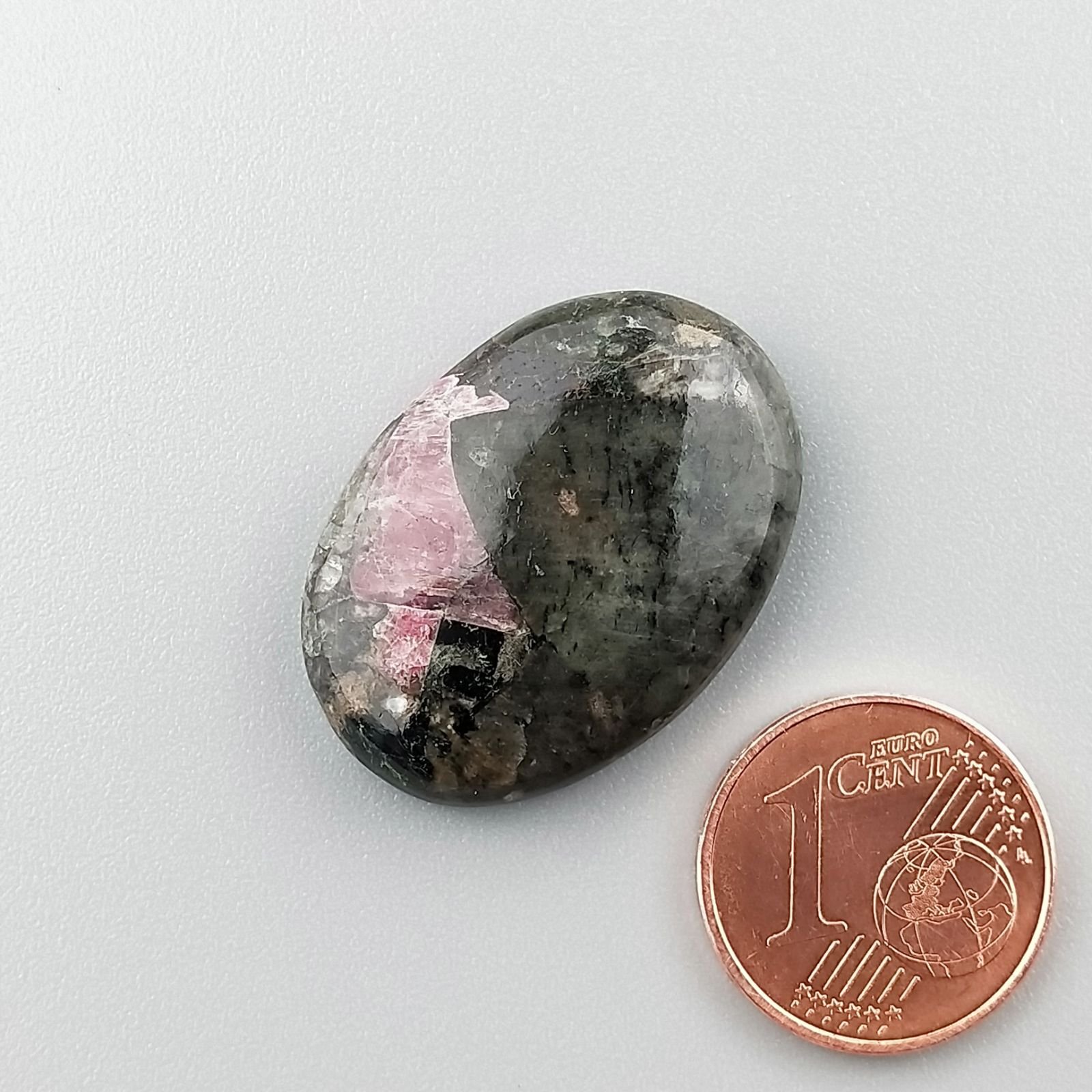 Pietra Eudialite Naturale Forma Ovale Piatto Cabochon Liscio Fatto a Mano 26X18X5mm 5,00gm 1pz