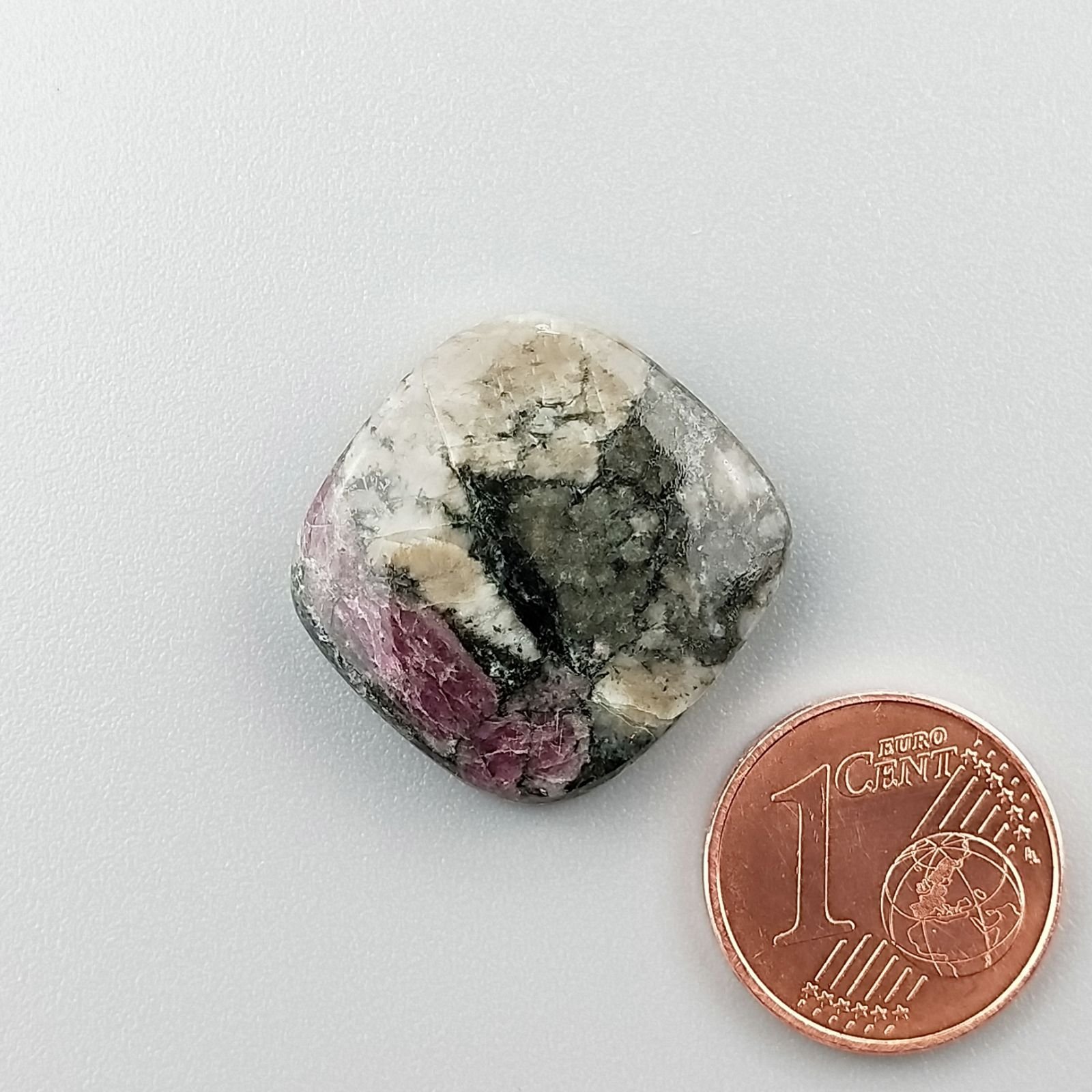 Pietra Eudialite Naturale Forma Quadrato Piatto Cabochon Liscio Fatto a Mano 20X20X5mm 4,30gm 1pz