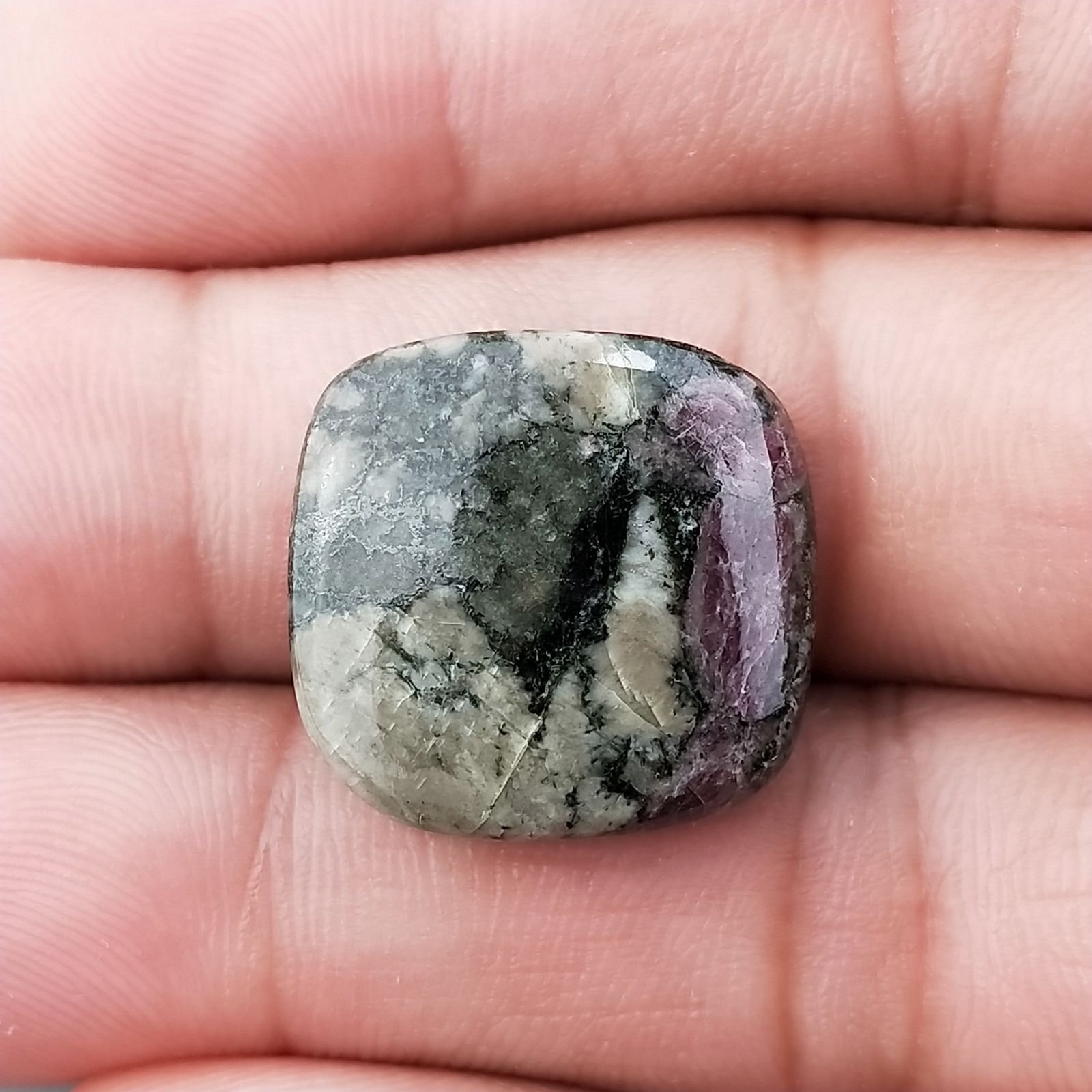 Pietra Eudialite Naturale Forma Quadrato Piatto Cabochon Liscio Fatto a Mano 20X20X5mm 4,30gm 1pz