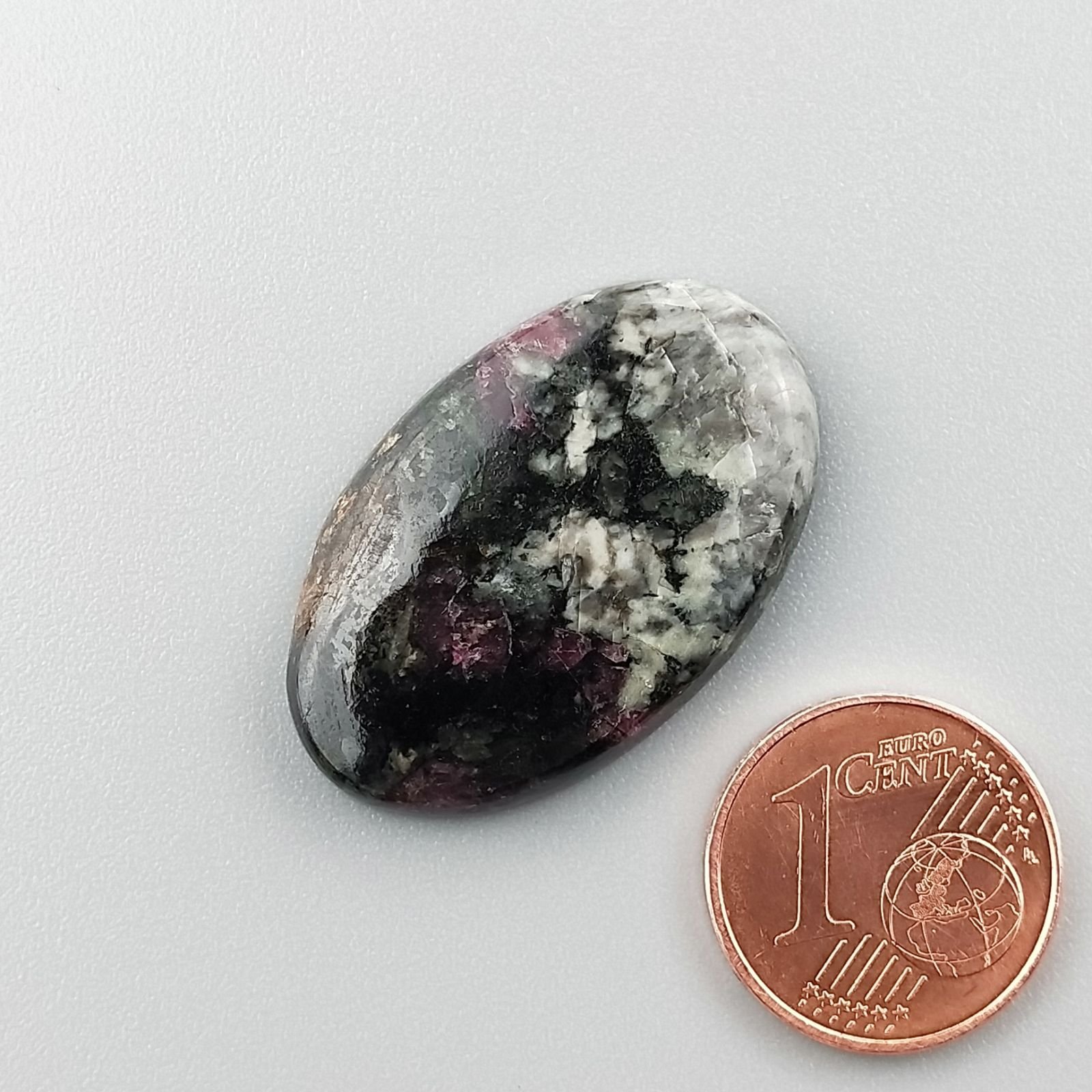 Pietra Eudialite Naturale Forma Ovale Piatto Cabochon Liscio Fatto a Mano 29X18X4mm 4,60gm 1pz