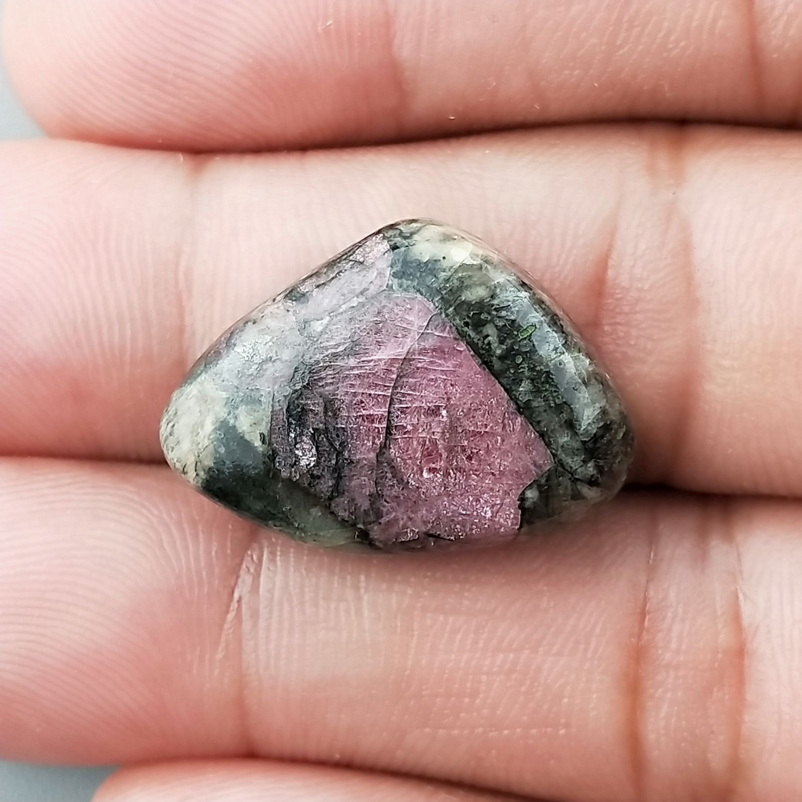 Pietra Eudialite Naturale Forma Fantasia Piatto Cabochon Liscio Fatto a Mano 23X16X7mm 4,55gm 1pz