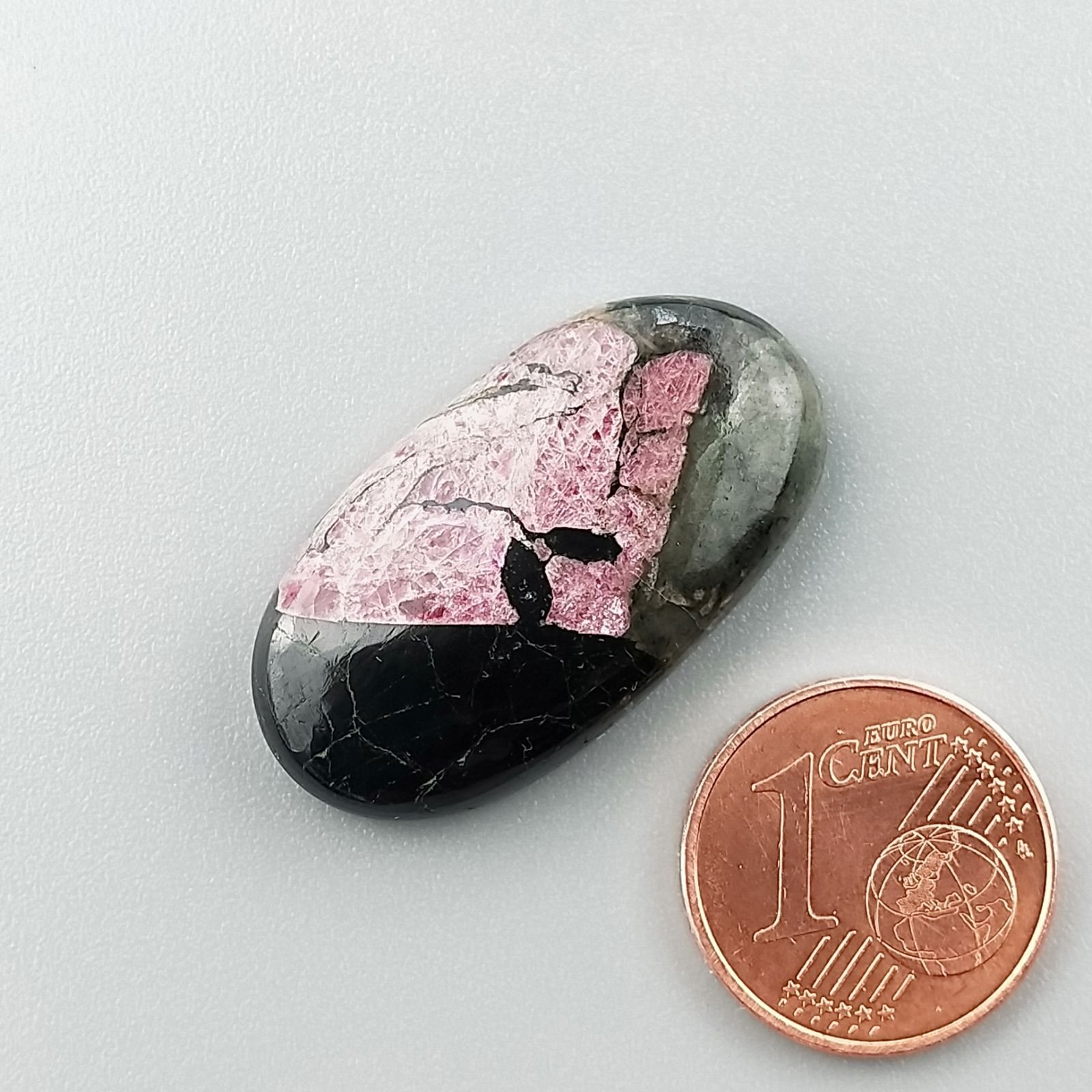 Pietra Eudialite Naturale Forma Ovale Piatto Cabochon Liscio Fatto a Mano 28X15X6mm 5,10gm 1pz