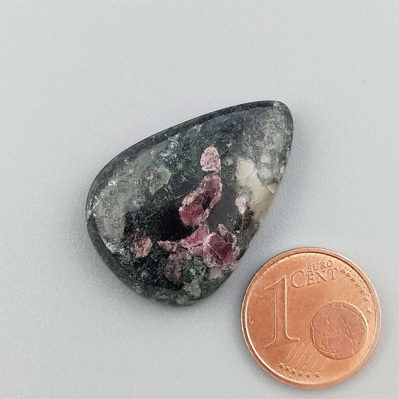 Pietra Eudialite Naturale Forma Goccia Piatto Cabochon Liscio Fatto a Mano 28X20X6mm 6,40gm 1pz
