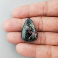 Cabochon di Pietra Eudialite Naturale Goccia, Piatto e Liscio, 28x20x6 mm, 6,40 g, Fatto a Mano Cabochon di Pietra Eudialite Naturale Goccia, Piatto e Liscio, 28x20x6 mm, 6,40 g, Fatto a Mano