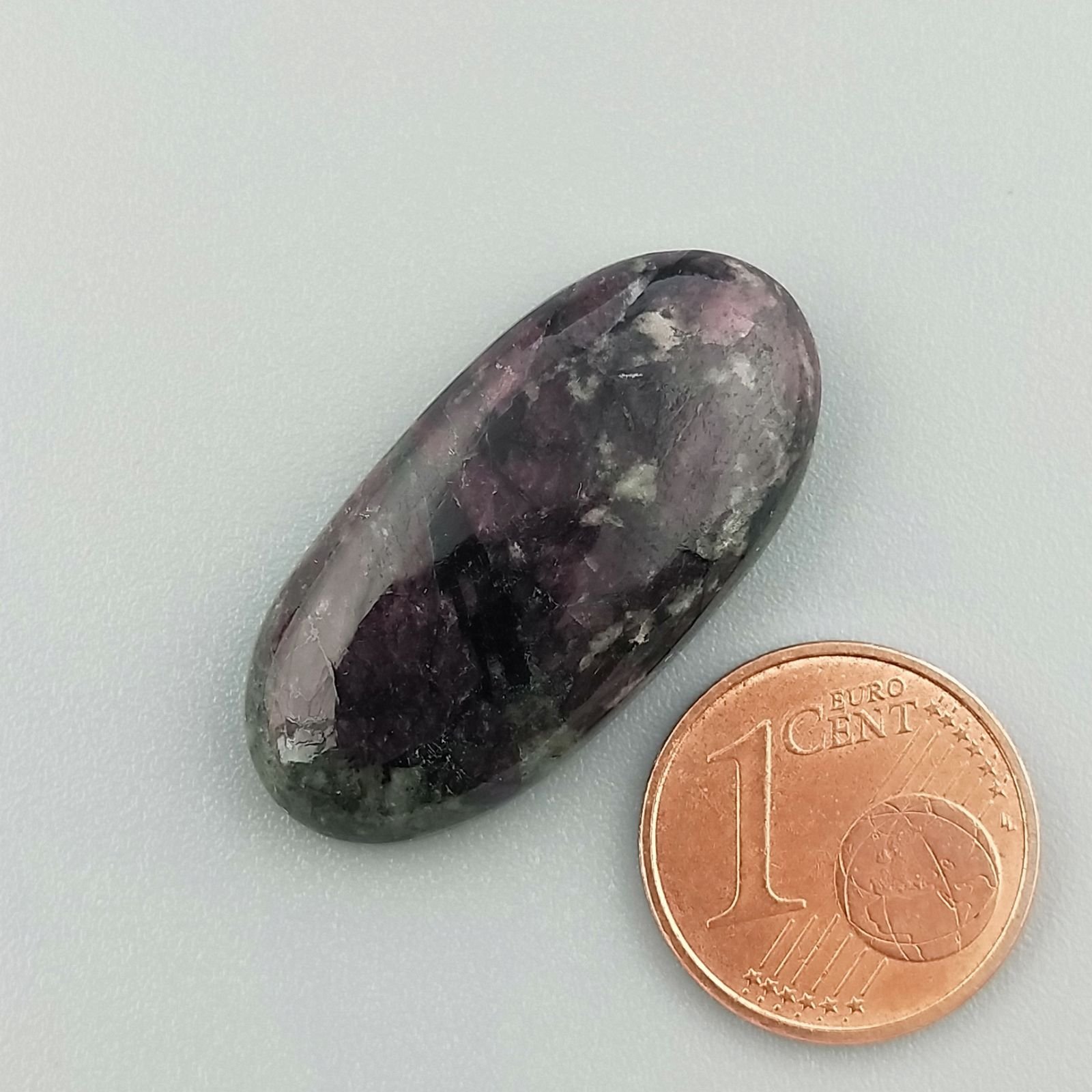 Pietra Eudialite Naturale Forma Ovale Piatto Cabochon Liscio Fatto a Mano 29X14X6mm 5,00gm 1pz