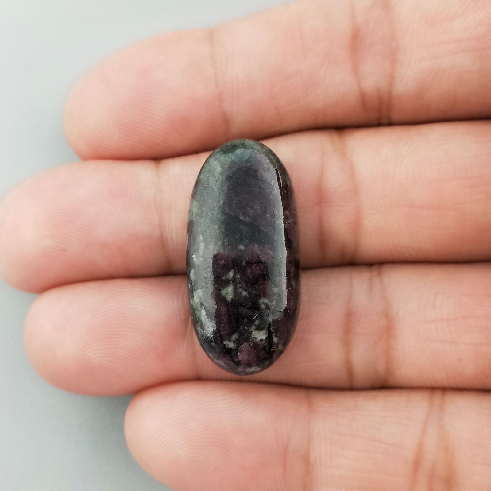 Pietra Eudialite Naturale Forma Ovale Piatto Cabochon Liscio Fatto a Mano 29X14X6mm 5,00gm 1pz