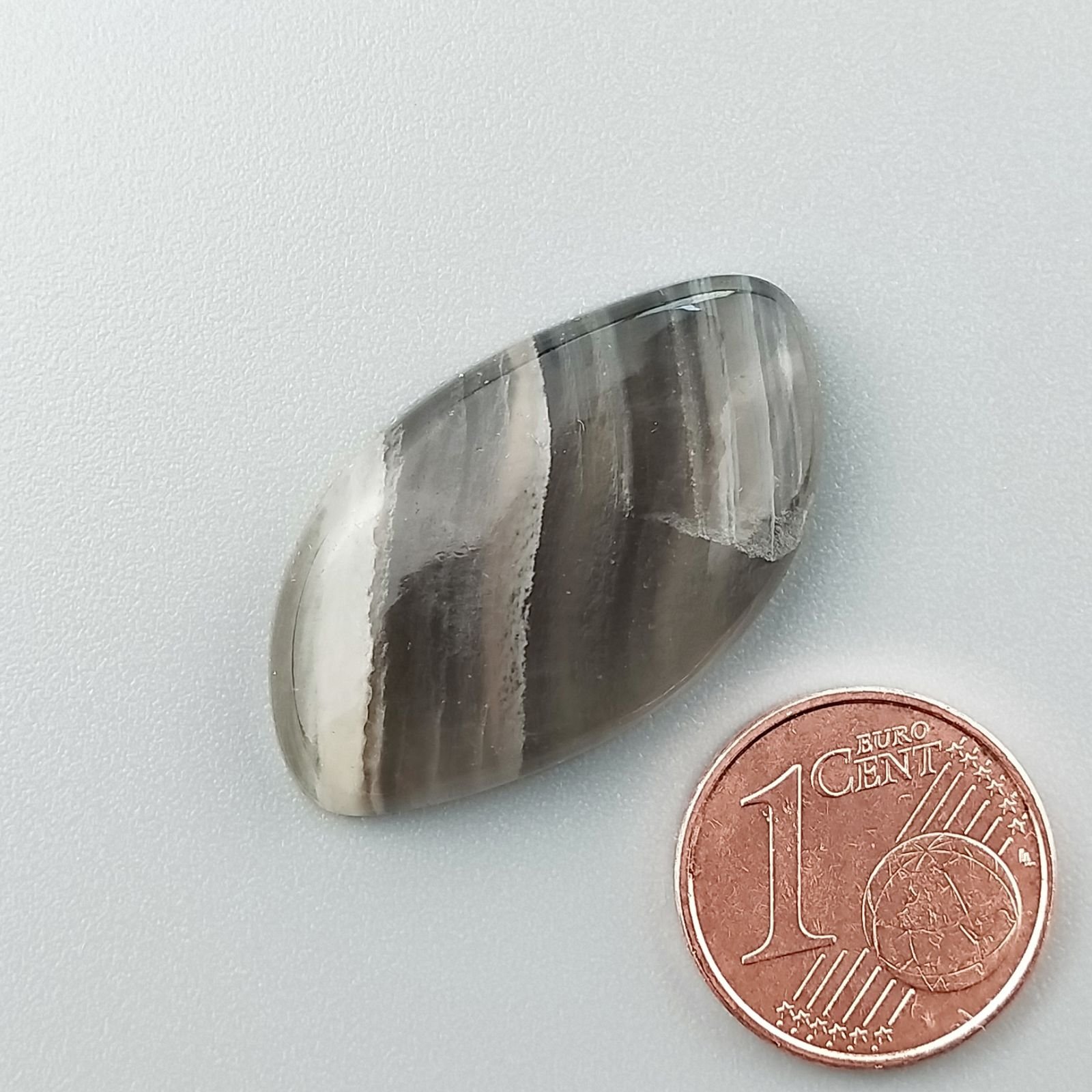Fluorite Naturale Forma Fantasia Piatto Cabochon Liscio Fatto a Mano 29X16mm 5,22gm 1pz