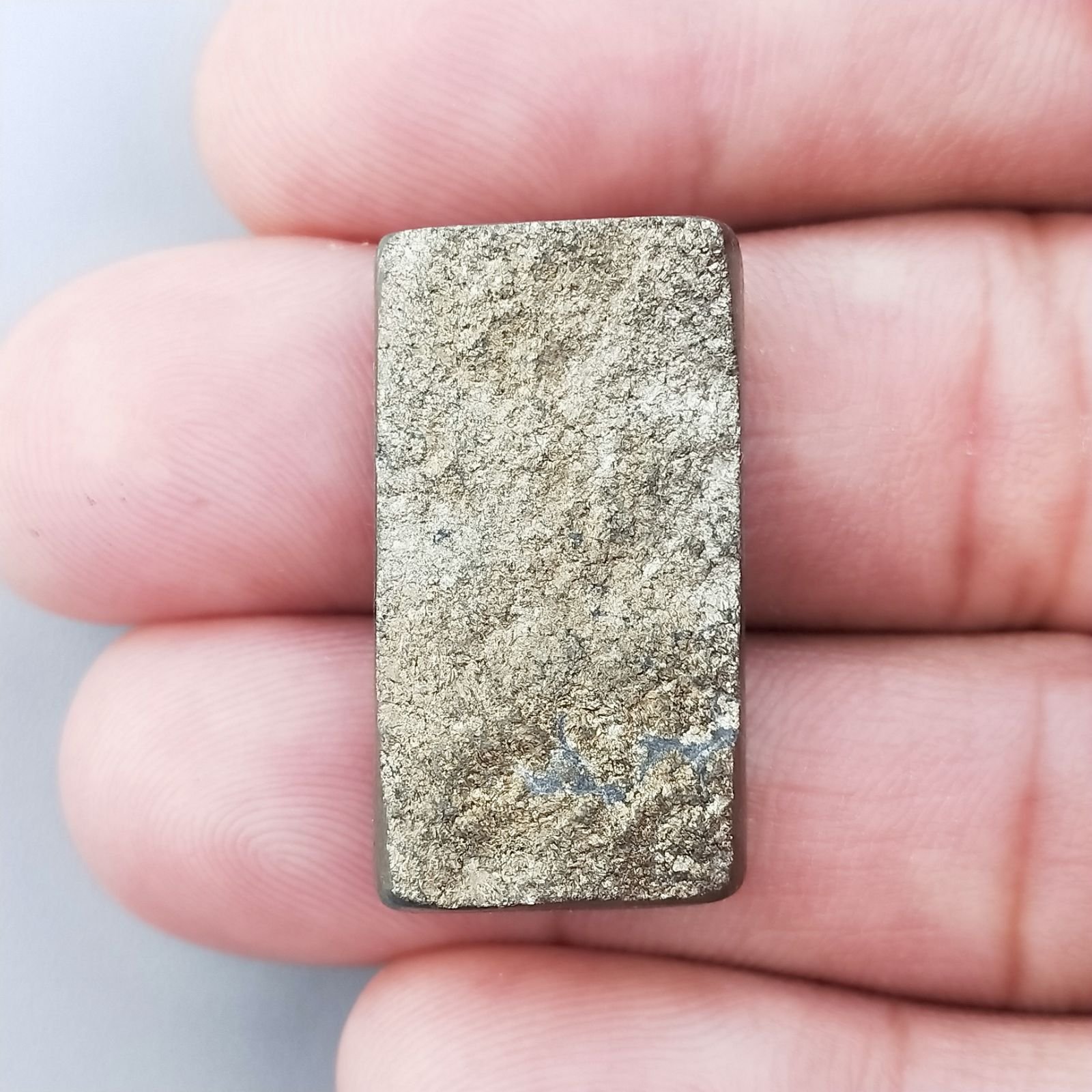 Pirite Grezzo Naturale Forma Rettangolare Piatto Cabochon Grezzo Lati Lisci Fatto a Mano 29X16X6mm 9,70gm 1pz