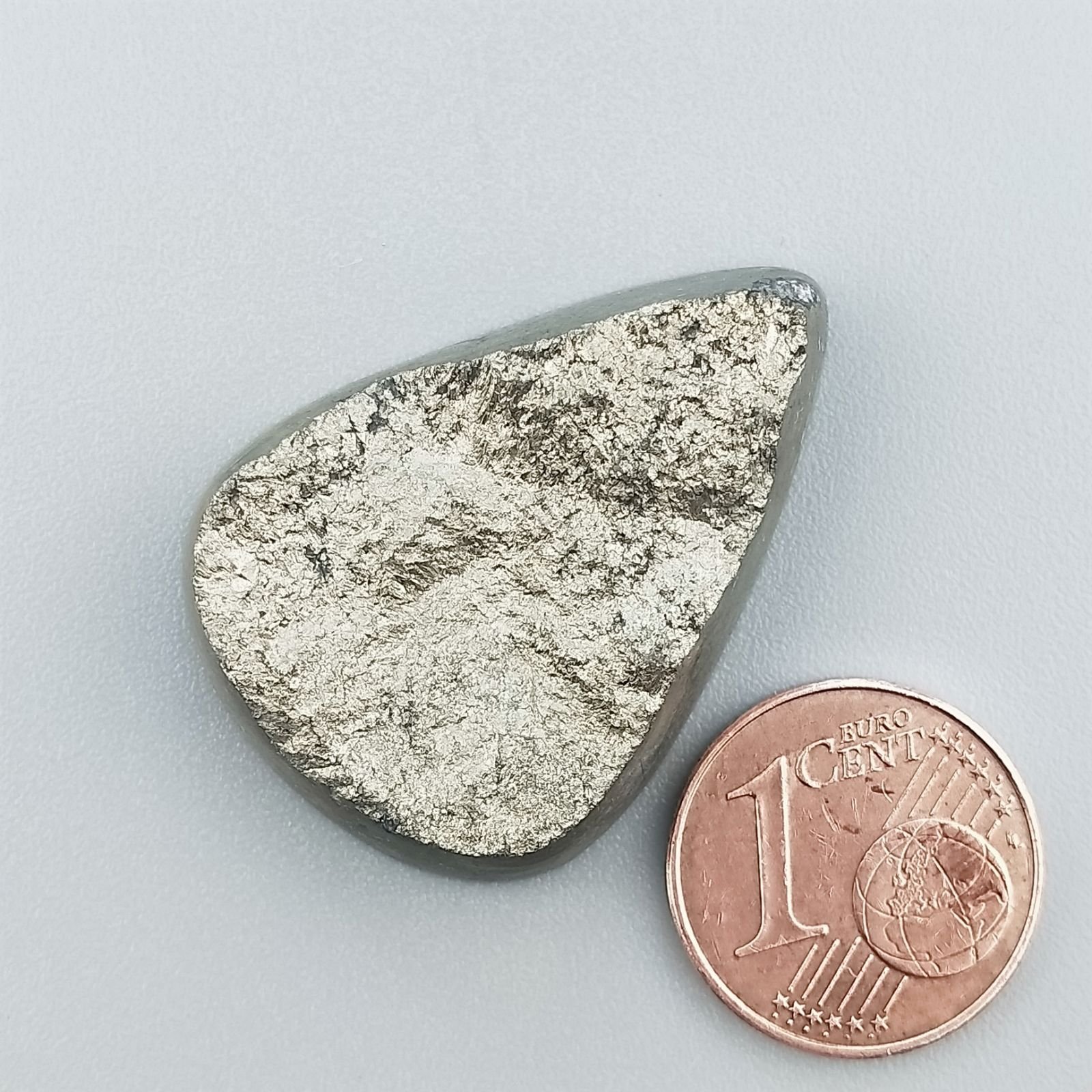 Pirite Grezzo Naturale Forma Goccia Piatto Cabochon Grezzo Lati Lisci Fatto a Mano 31X23X6mm 12,54gm 1pz