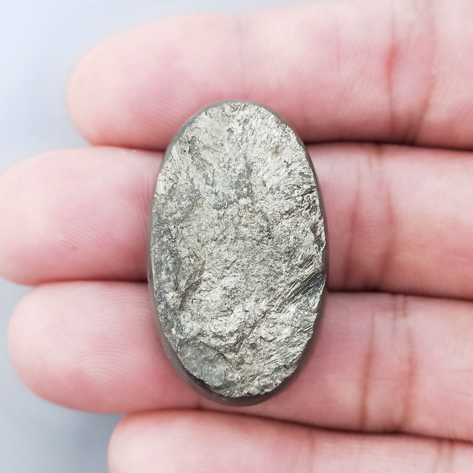 Pirite Grezzo Naturale Forma Ovale Piatto Cabochon Grezzo Lati Lisci Fatto a Mano 35X21X8mm 19,25gm 1pz