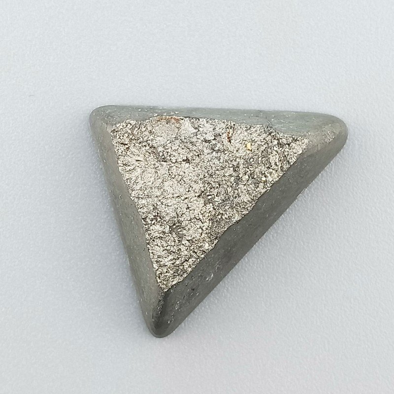 Pirite Grezzo Naturale Forma Triangolo Piatto Cabochon Grezzo Lati Lisci Fatto a Mano 22X19X6mm 6,90gm 1pz