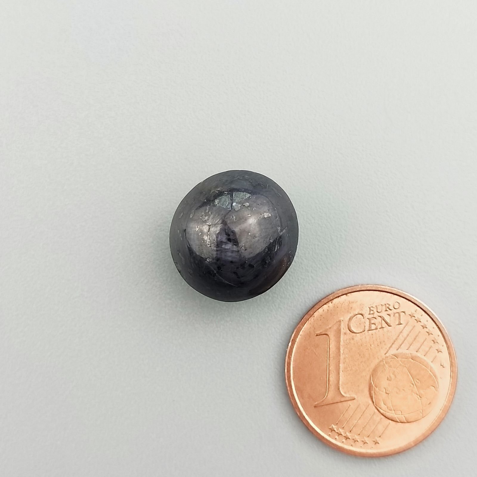 Rubino Stellato Naturale Forma Tondo Piatto Cabochon Liscio Fatto a Mano 12X11X11mm 16,25 Carati 1pz