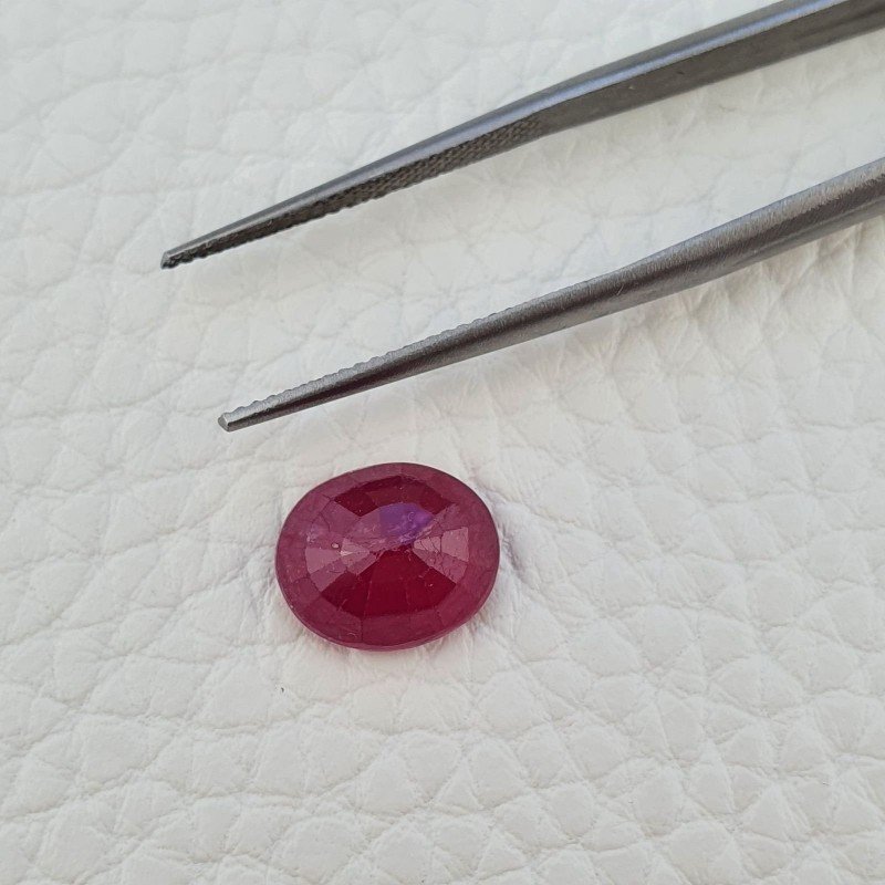 Rubino Naturale Trattato, Taglio Ovale Sfaccettato a Mano, 09x11 mm, 4,50 ct