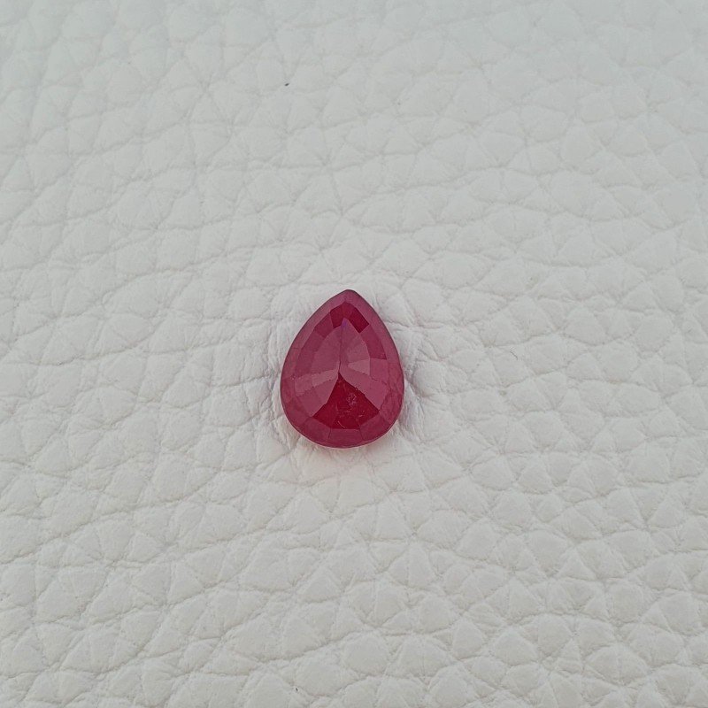 Rubino Naturale Trattato, Taglio Goccia Sfaccettato a Mano, 9x12 mm, 4,85 ct