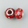 Perlina foro largo design punteggiato con fascia dorata su rosso 13.5x8.5mm 1pz