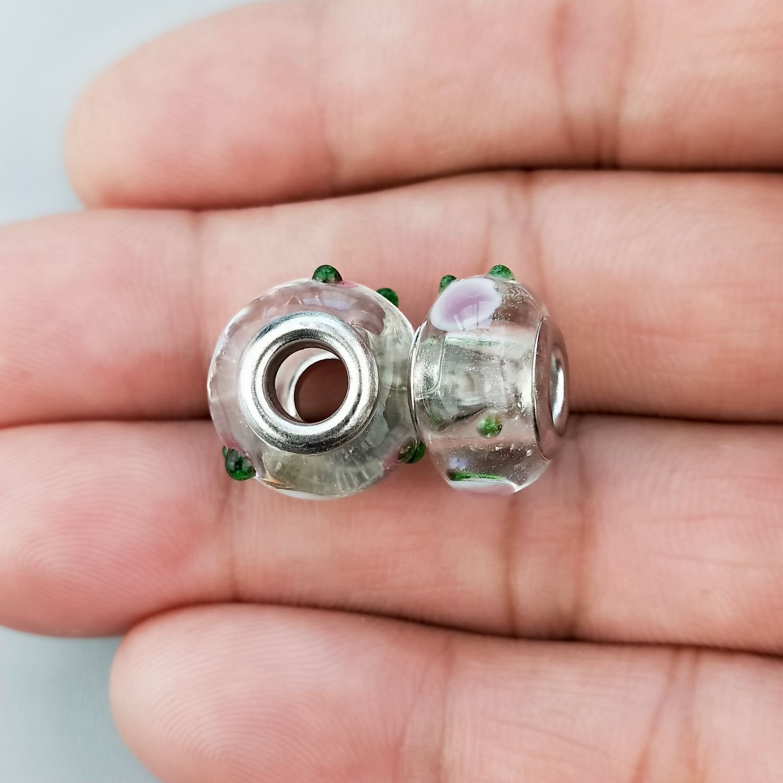 Perlina foro largo puntini viola verdi su trasparente 13.5x8.5mm 1pz