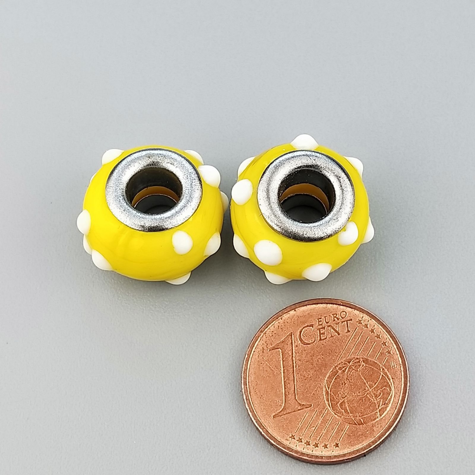 Perlina foro largo puntini bianchi su giallo 13.5x8.5mm 1pz