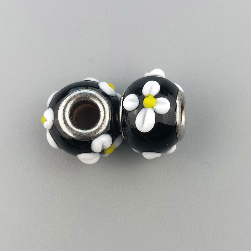 Perlina foro largo nero con fiori bianchi 13.5x8.5mm 1pz