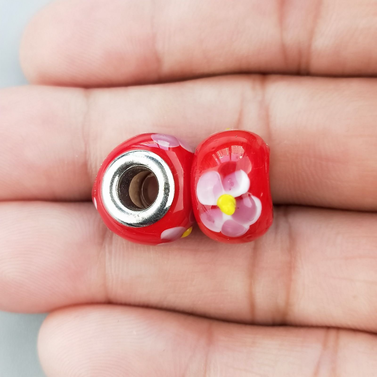 Perlina foro largo rosso con fiore rosa 13.5x8.5mm 1pz