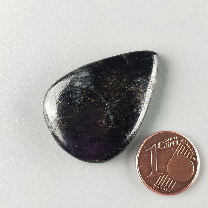 Cabochon di Purpurite Goccia, Piatto e Liscio, 35x24x6 mm, 10,55 g, Fatto a Mano