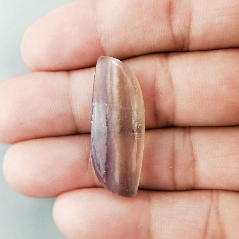 Fluorite Naturale Forma Fantasia Piatto Cabochon Liscio Fatto a Mano 34X13X5mm 5,25gm 1pz