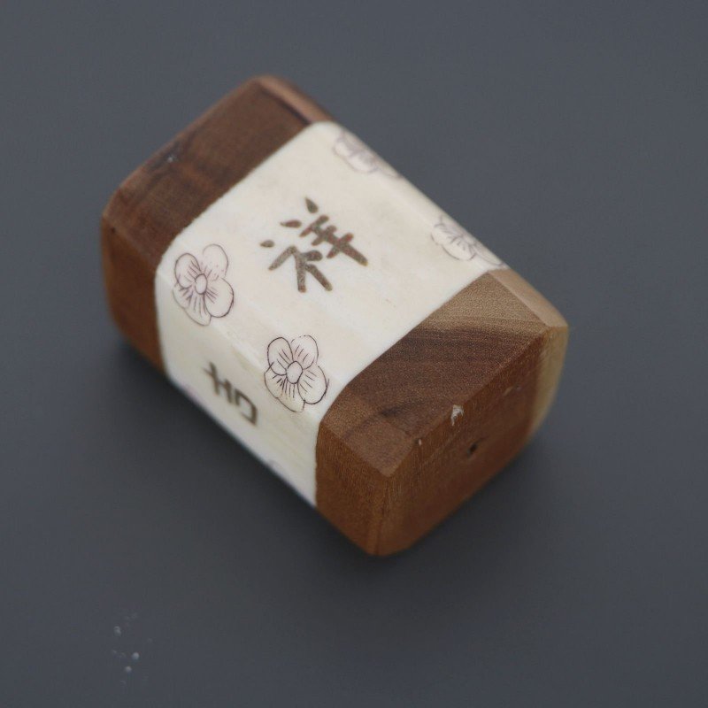 Componente in legno rettangolare inciso lavorato 26x43 mm 1pz