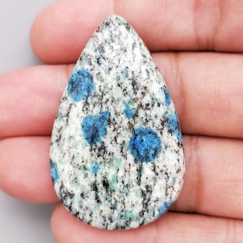 K2 'Raindrop Azurite' Naturale Forma Goccia Piatto Cabochon Liscio Fatto a Mano 46X29mm 10,32gm 1pz